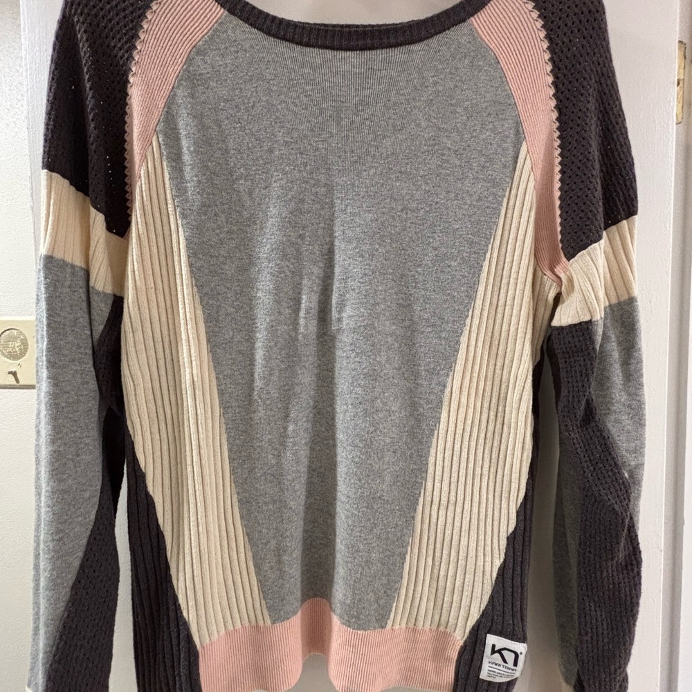 Kari Traa gray and pink ski sweater.